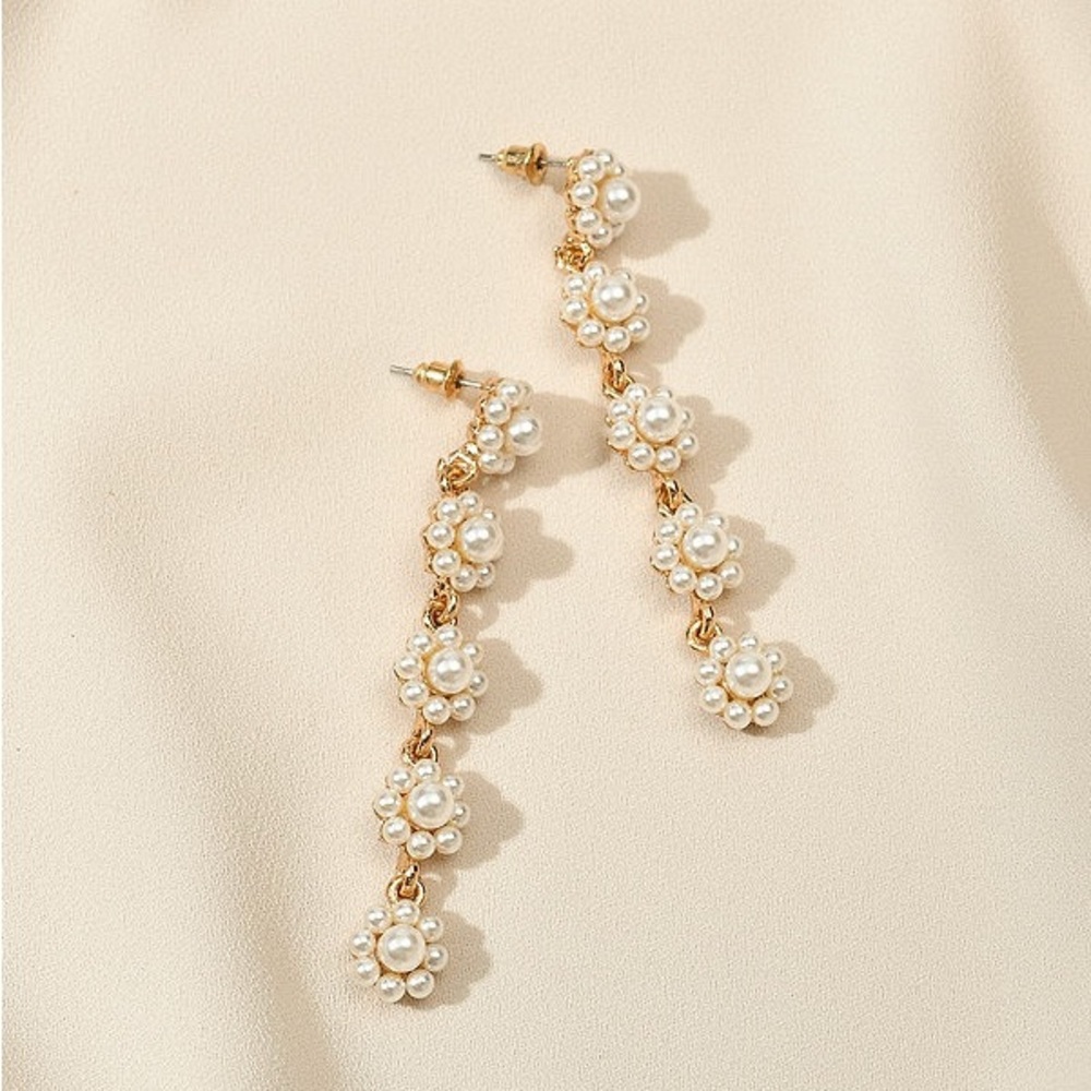 Elegant Gold and Pearl Drop Earrings